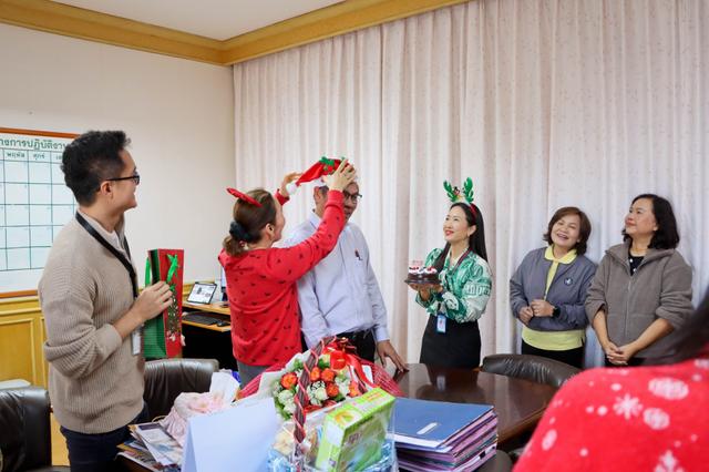 LINE_ALBUM_251267วันเกิด ผอ.ธงภักดิ์ มีเพียร_250102_4.jpg