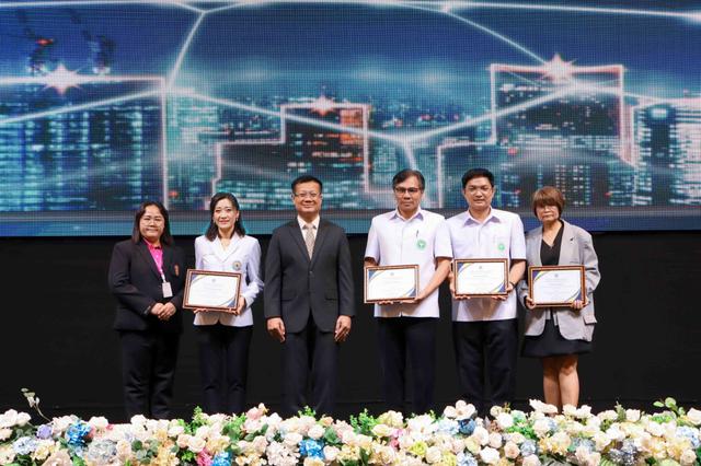 LINE_ALBUM_240967 ประชุมวิชาการมหรรกรรมสุขภาพอุดรธานี_2.jpg