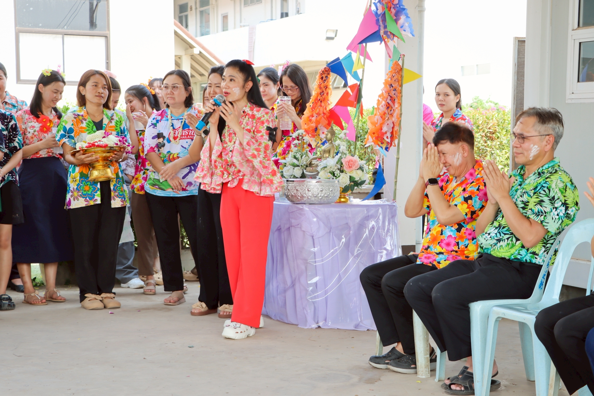 LINE_ALBUM_9469 สงกรานต์ รพ.หนองหาน_260409_7.jpg