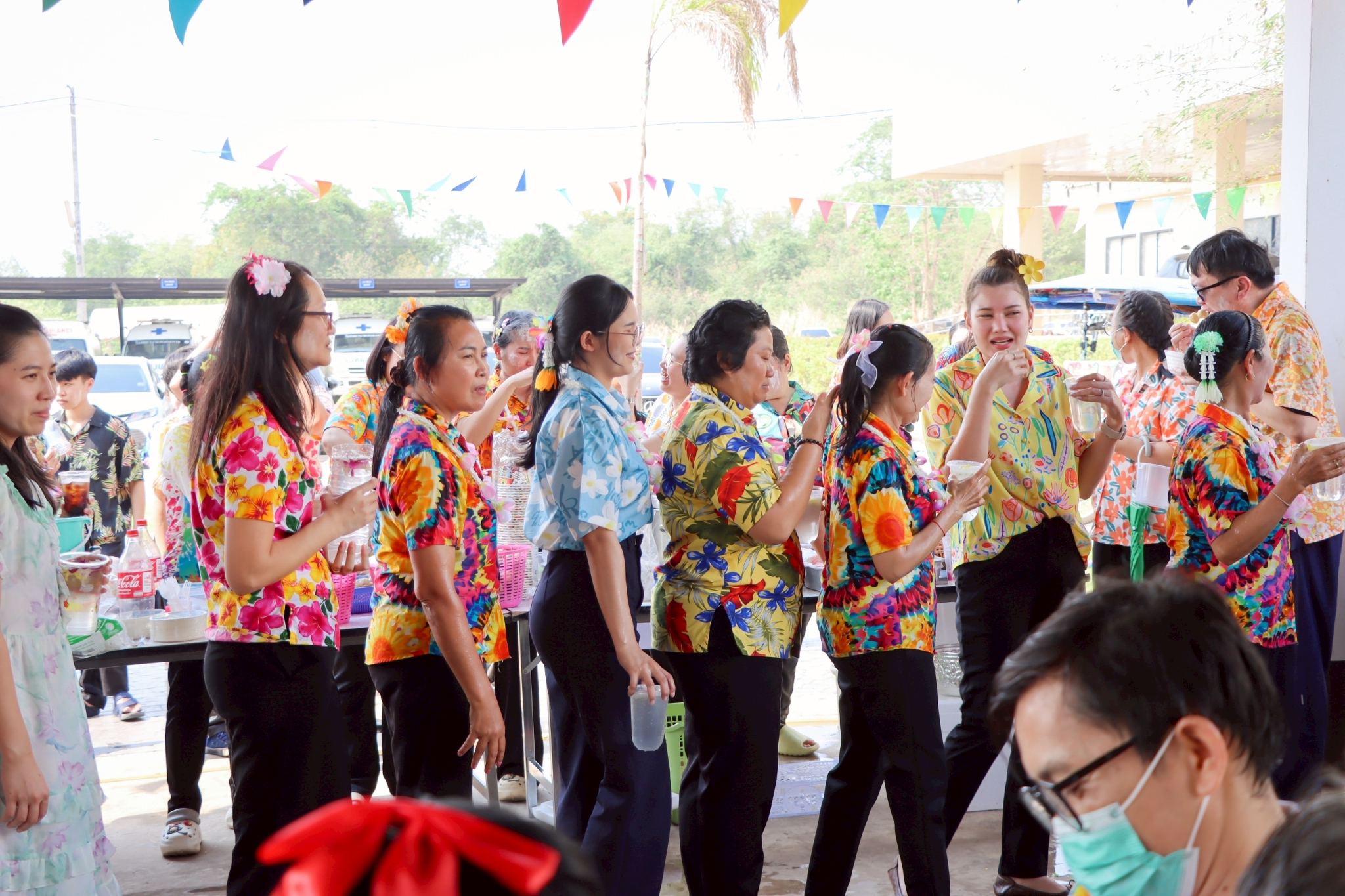 LINE_ALBUM_9469 สงกรานต์ รพ.หนองหาน_260409_6.jpg