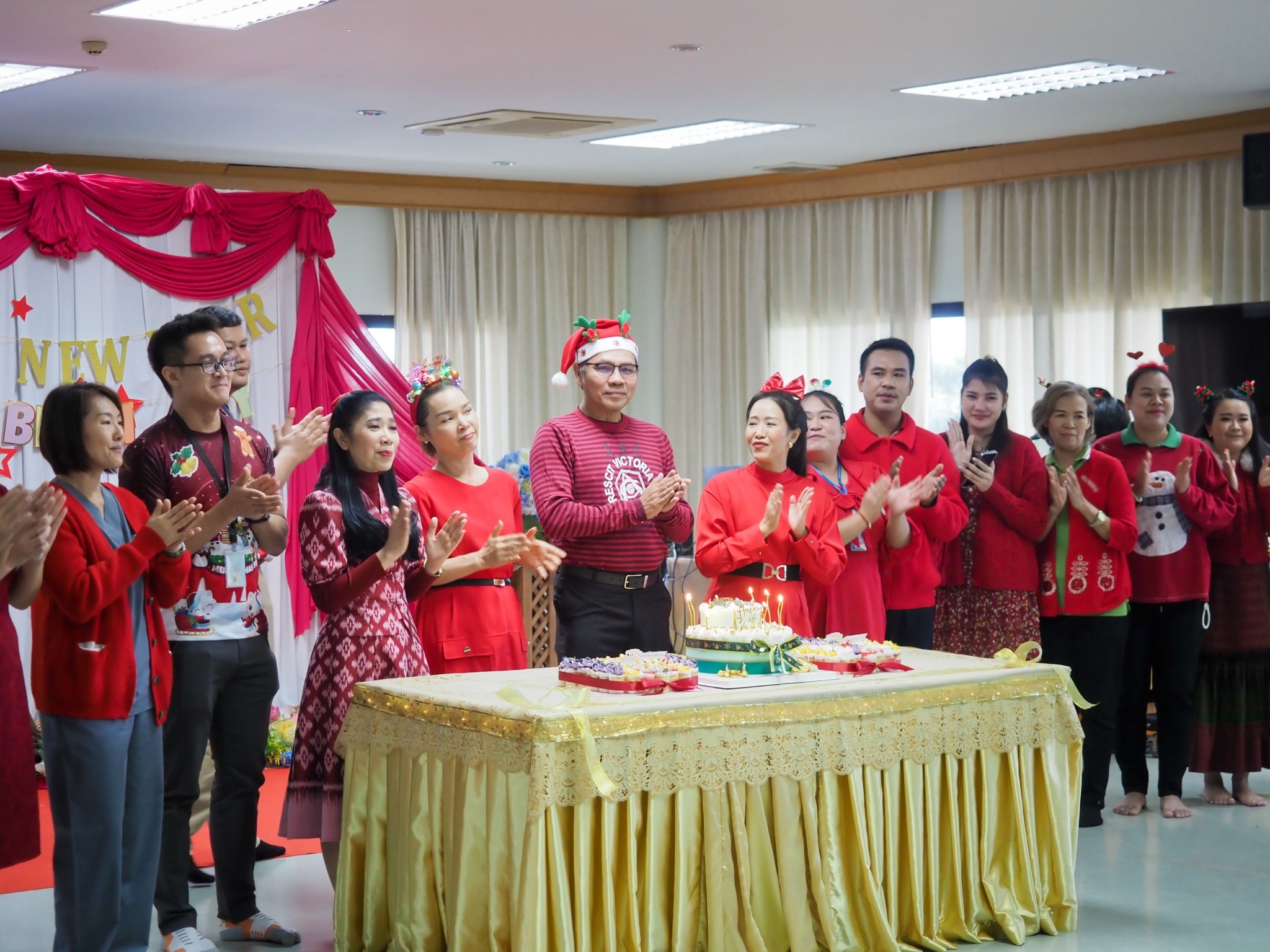 LINE_ALBUM_251267วันเกิด ผอ.ธงภักดิ์ มีเพียร_250102_7.jpg