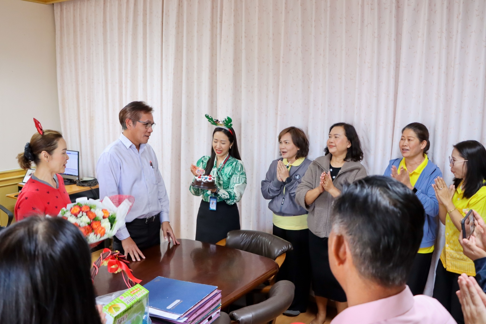 LINE_ALBUM_251267วันเกิด ผอ.ธงภักดิ์ มีเพียร_250102_1.jpg