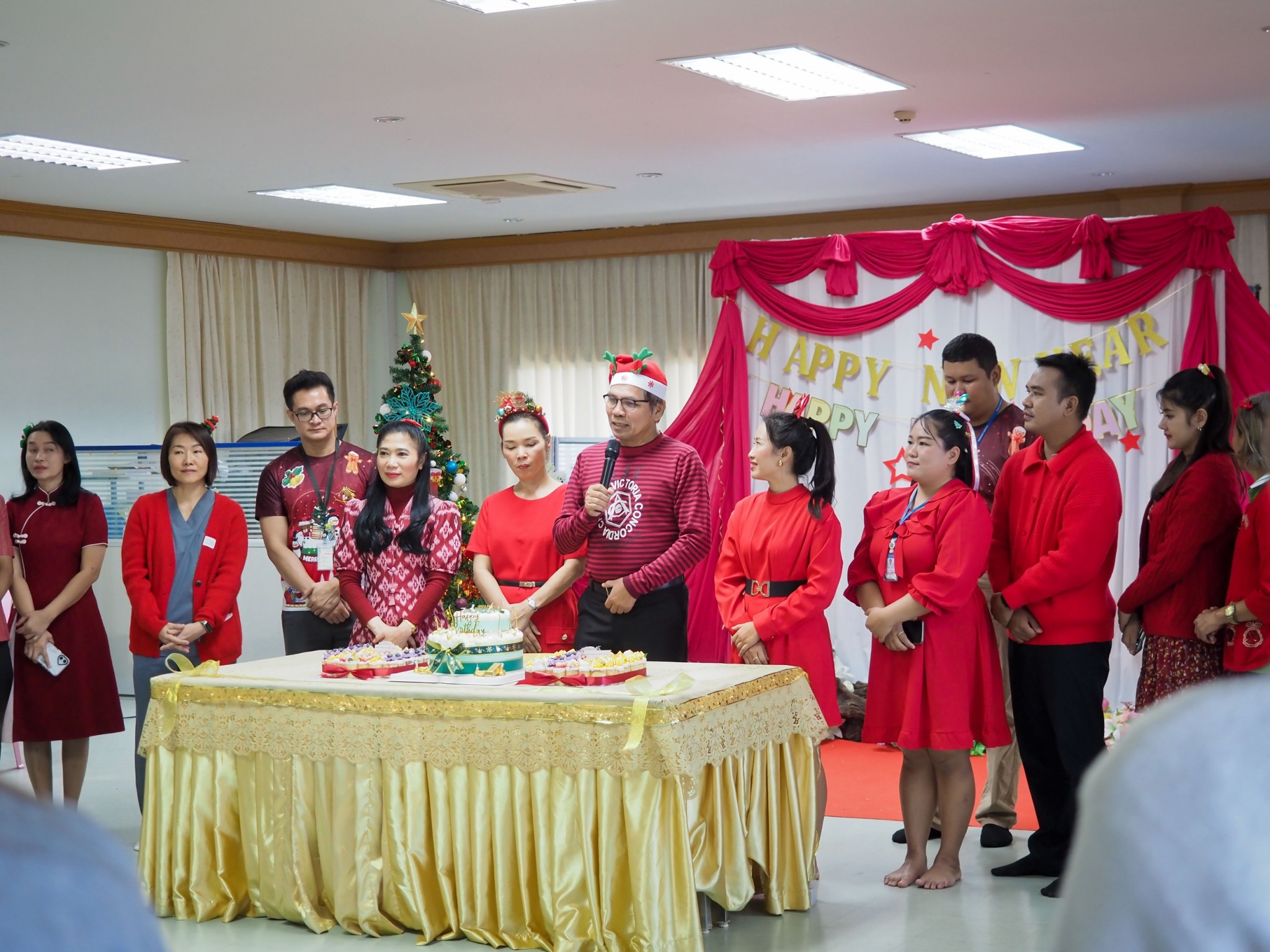 LINE_ALBUM_251267วันเกิด ผอ.ธงภักดิ์ มีเพียร_250102_11.jpg