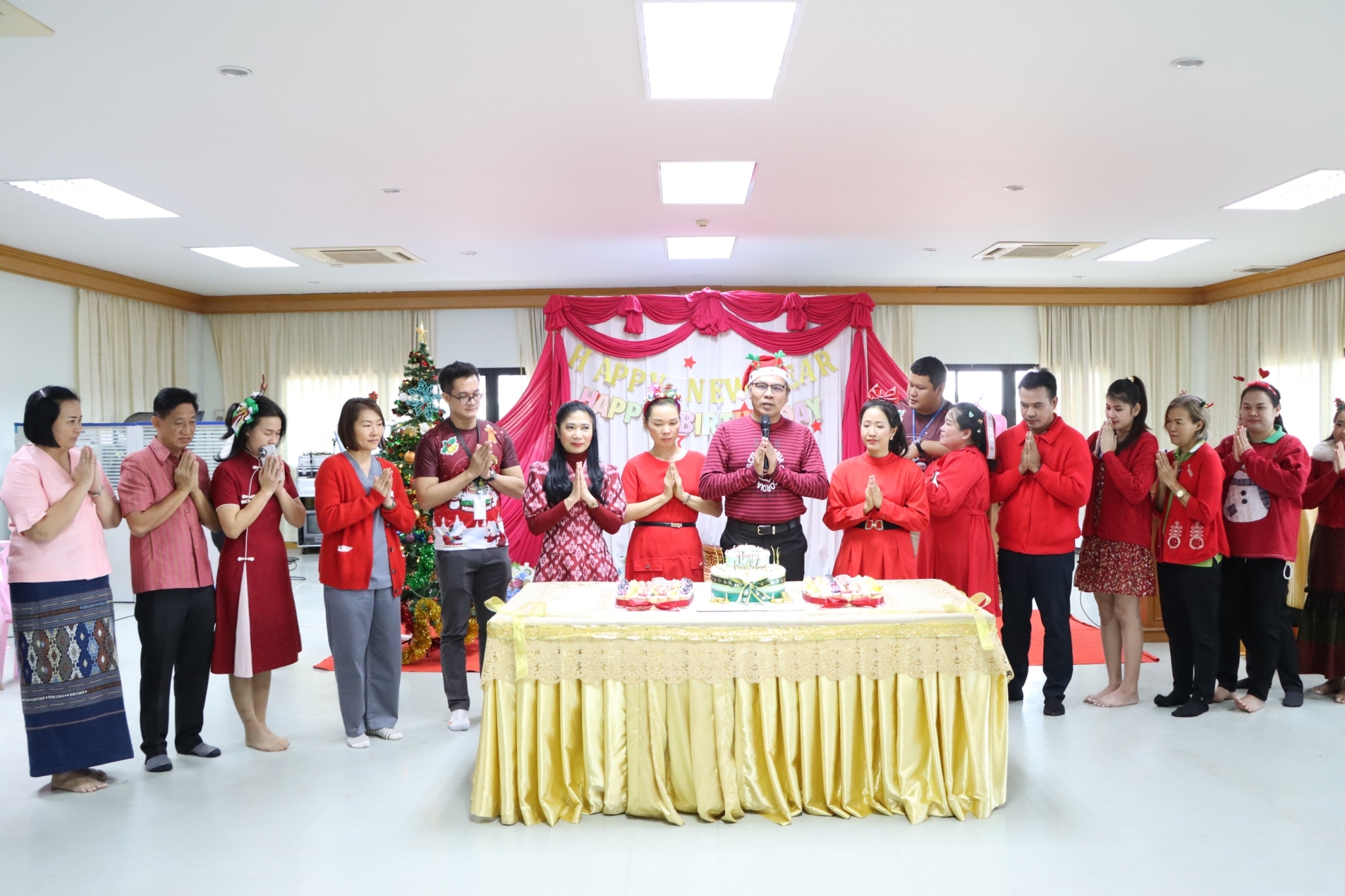 LINE_ALBUM_251267วันเกิด ผอ.ธงภักดิ์ มีเพียร_250102_16.jpg