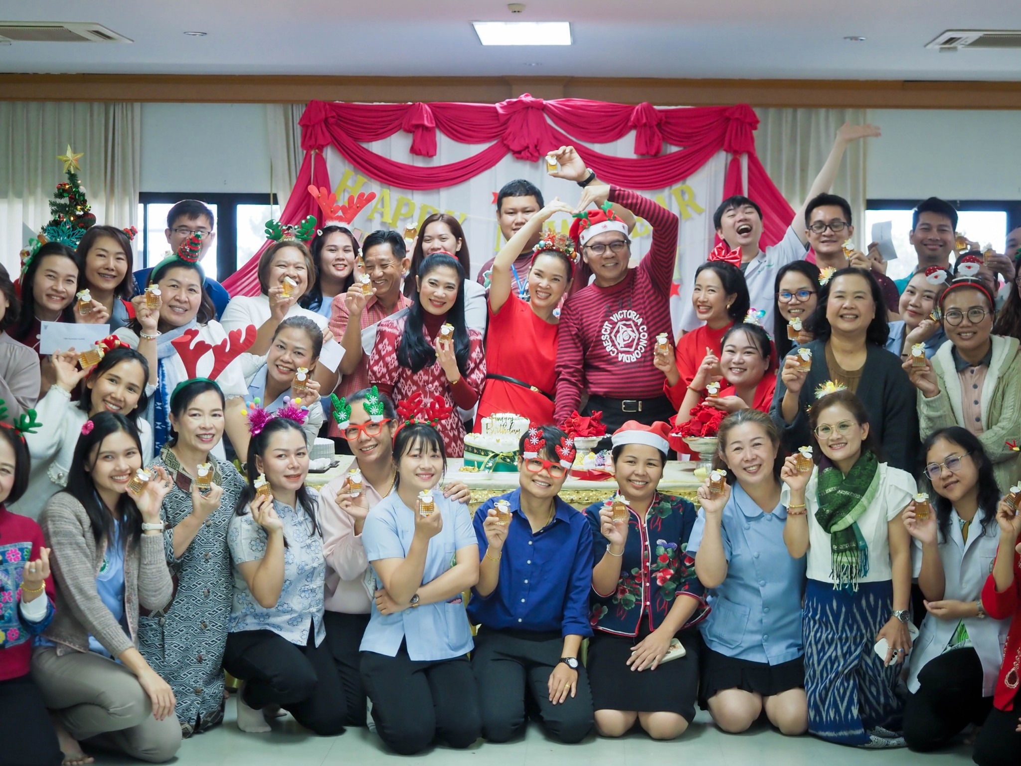 LINE_ALBUM_251267วันเกิด ผอ.ธงภักดิ์ มีเพียร_250102_13.jpg