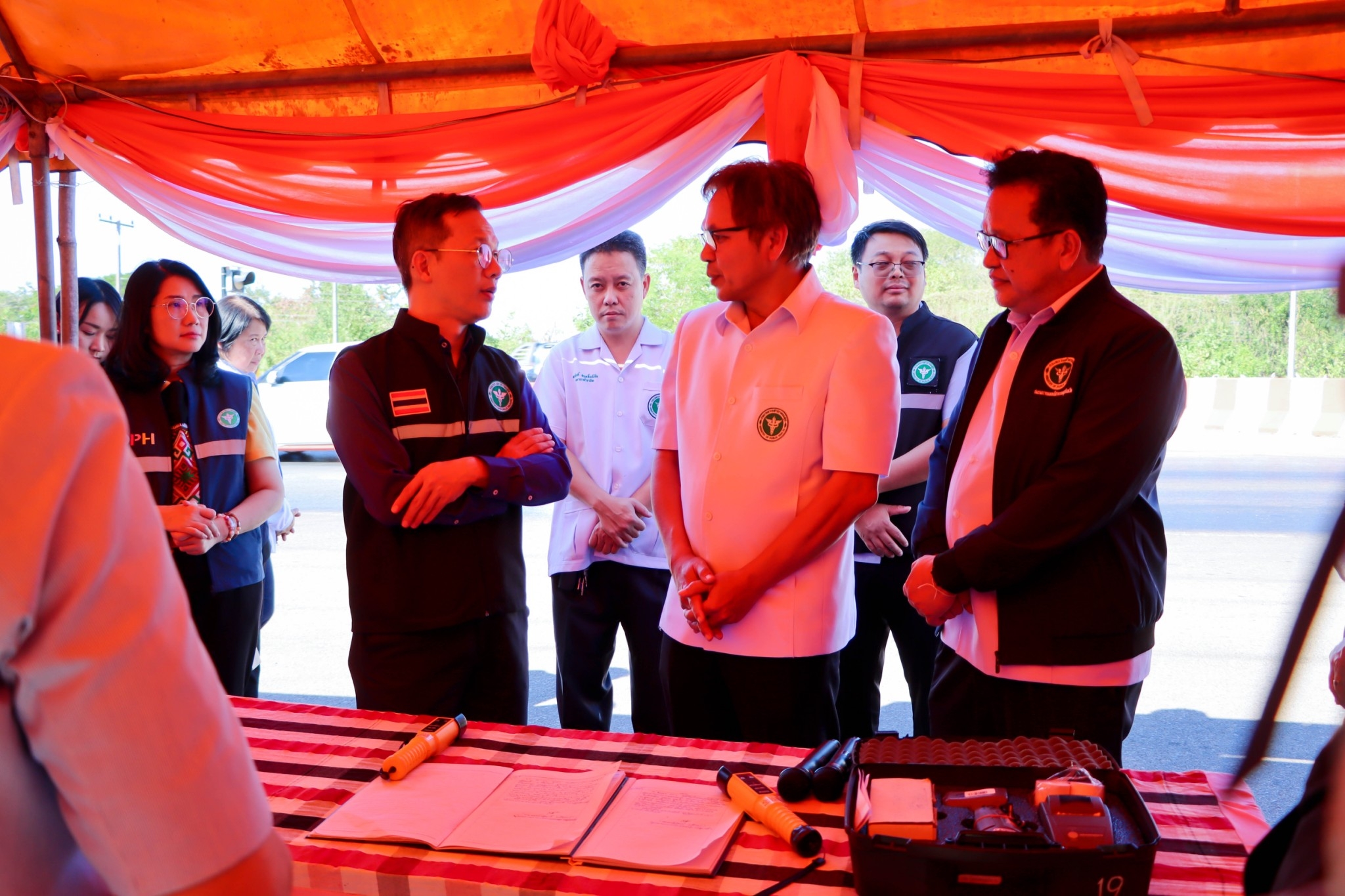 LINE_ALBUM_27122567 รับผู้ตรว77จราชการเขต 8 เยี่ยมด่านปีใ.jpg