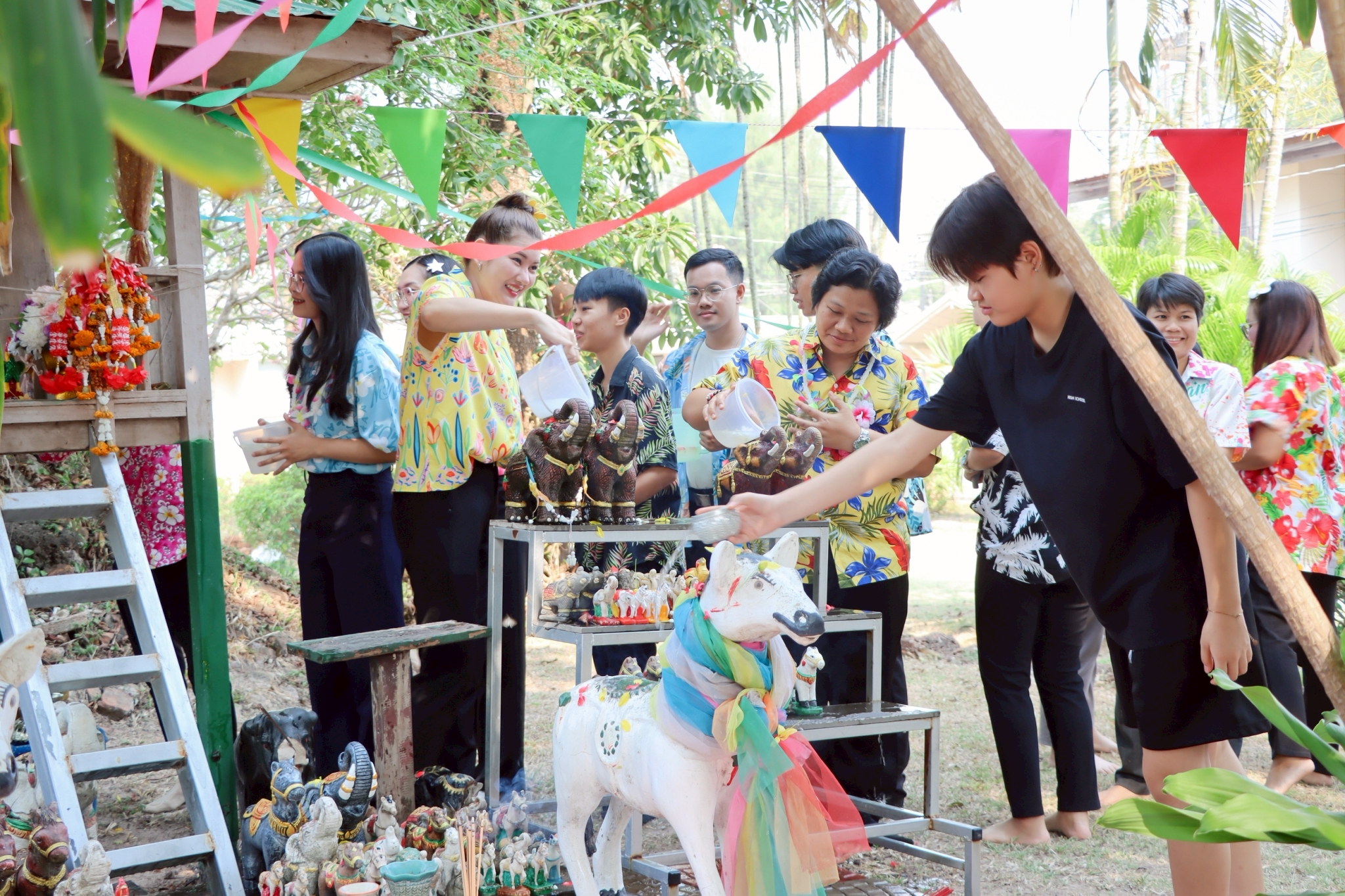 LINE_ALBUM_9469 สงกรานต์ รพ.หนองหาน_260409_9.jpg