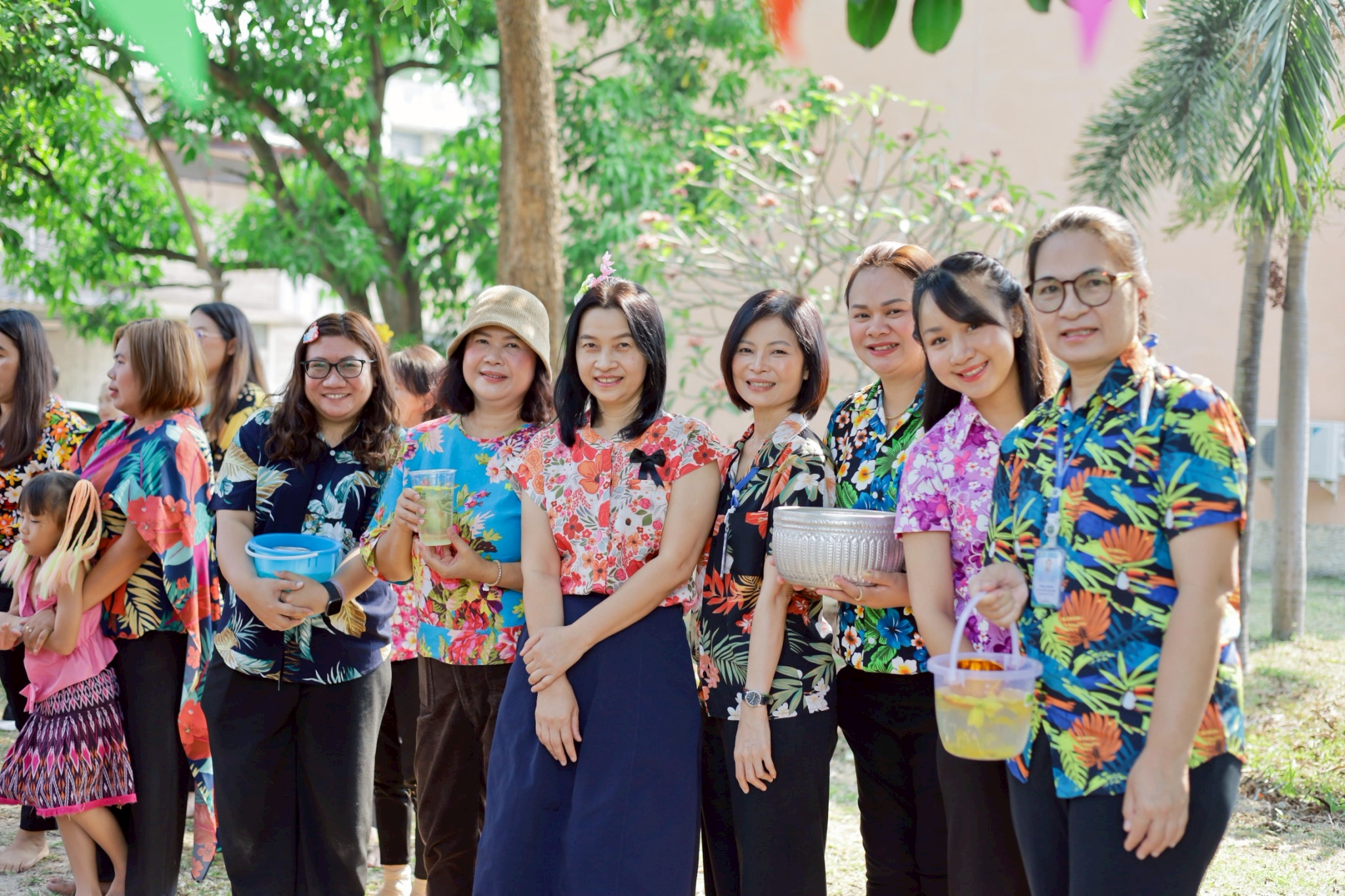 ช้าวันที่ 9 เมษายน 2569 พญ.หทัย ธาตุทำเล ผู้อำนวยการโรงพยาบาลหนองหาน พร้อมด้วยทีมบุคลากรโรงพยาบาลหนองหาน ได้ร่วมกันสรงน้ำพระธาตุวัดสบ เพื่อความเป็นสิริมงคล เนื่องในโอกาสเทศกาลสงกรานต์และวันขึ